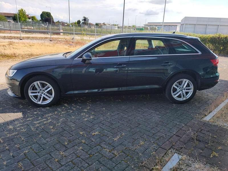 Usata Audi A4 Ambiente 170 CV (125 kW) 2018 Blu Station wagon