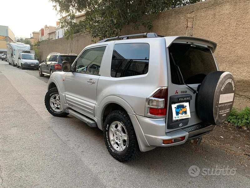 Usata Mitsubishi Pajero 164 CV (120 kW) 2001 Grigio SUV