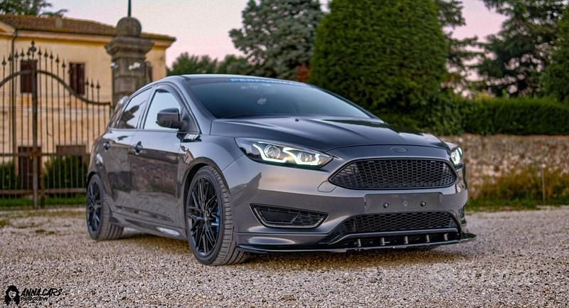 Usata Ford Focus ST-Line 120 CV (88 kW) 2018 Grigio Berlina