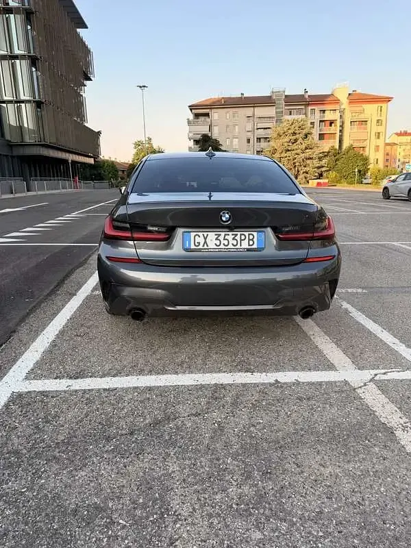 Usata BMW 320 M Sport 184 CV (135 kW) 2022 Grigio Berlina