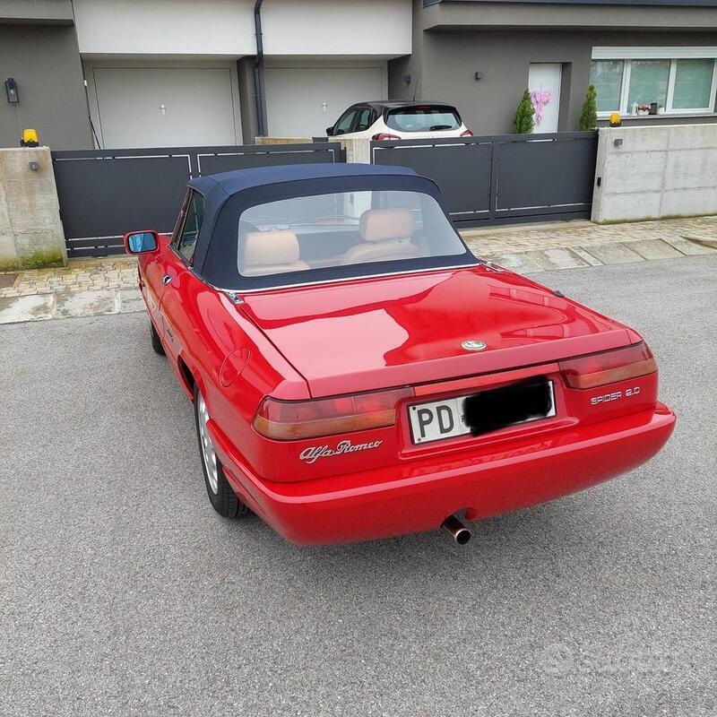 Usato 1992 Alfa Romeo Spider 2.0 Benzin 117 CV (24.000 €)