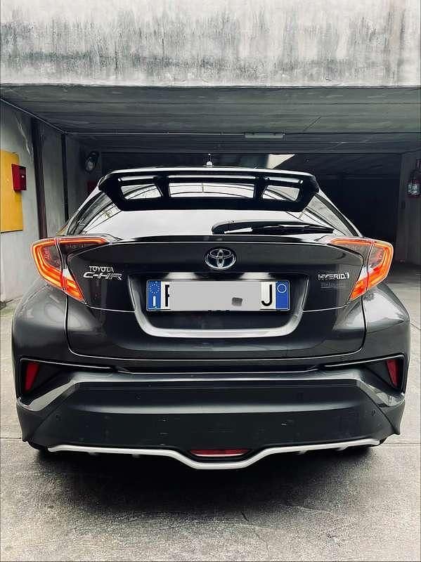 Usata Toyota C-HR Lounge 98 CV (72 kW) 2017 Grigio SUV