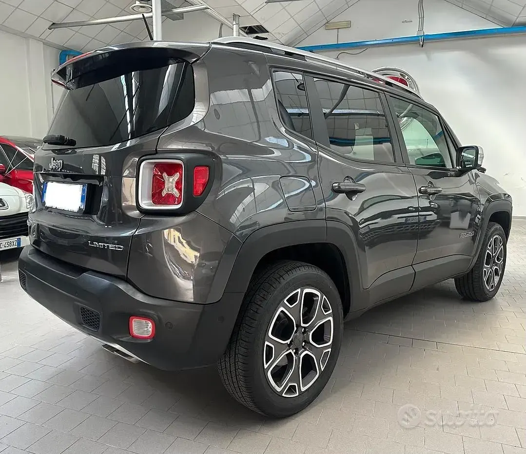 Usata Jeep Renegade Limited 140 CV (102 kW) 2016 Grigio SUV