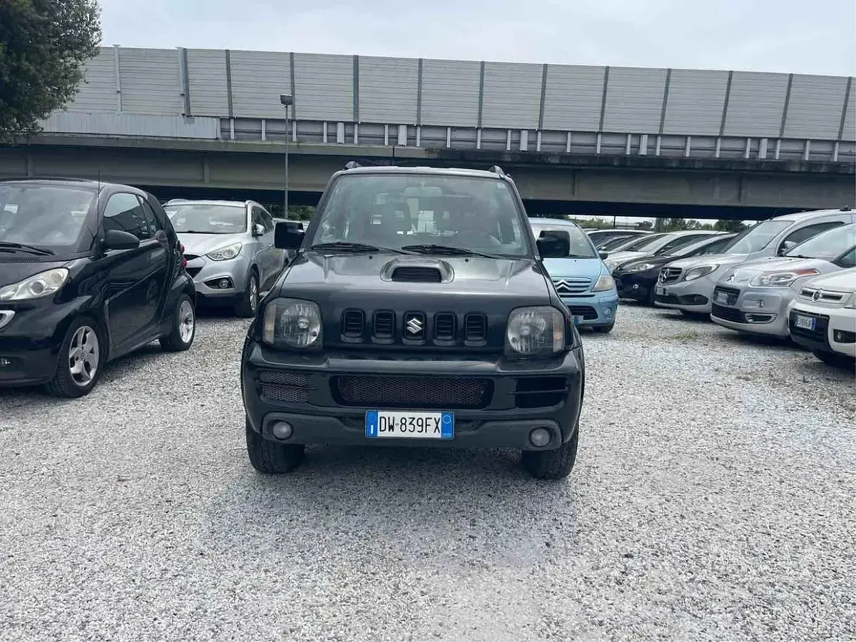 Usata Suzuki Jimny 86 CV (63 kW) 2009 Nero SUV