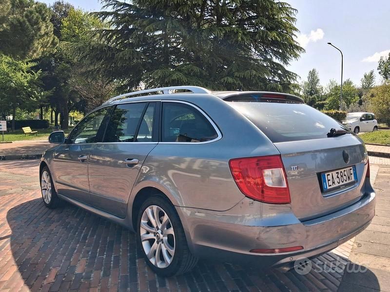 Usata Skoda Superb 146 CV (107 kW) 2012 Grigio Station wagon