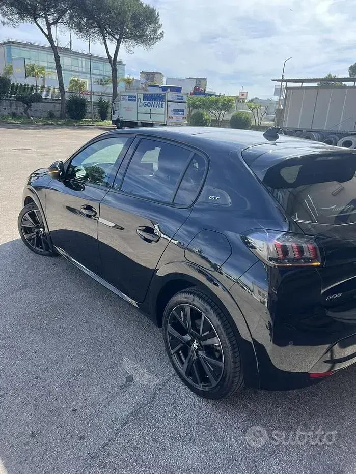 Usata Peugeot 208 GT 101 CV (74 kW) 2023 Nero Utilitaria