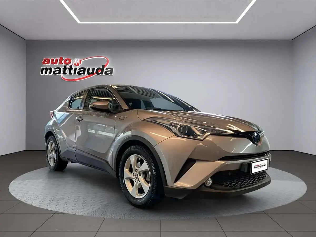 Usata Toyota C-HR Active 122 CV (89 kW) 2019 Grigio SUV