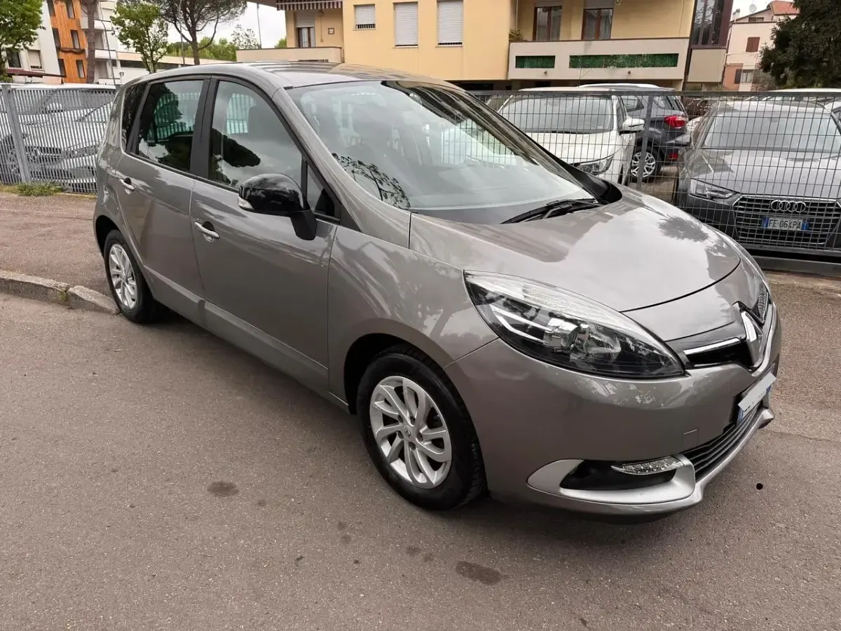 Usata Renault Scénic III XMOD 110 CV (80 kW) 2015 Marrone Monovolume