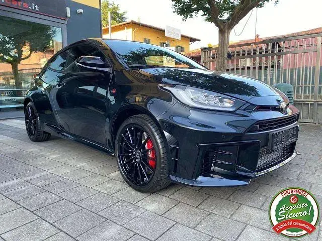 Usata Toyota Yaris 280 CV (205 kW) 2024 Bianco Utilitaria