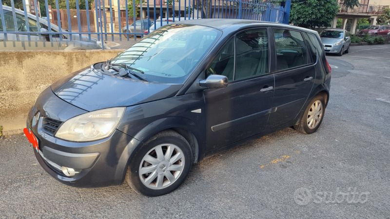 Nero Usata 2007 Renault Scénic II Monovolume | 2000 € (Buon prezzo) - Immagine 1/4