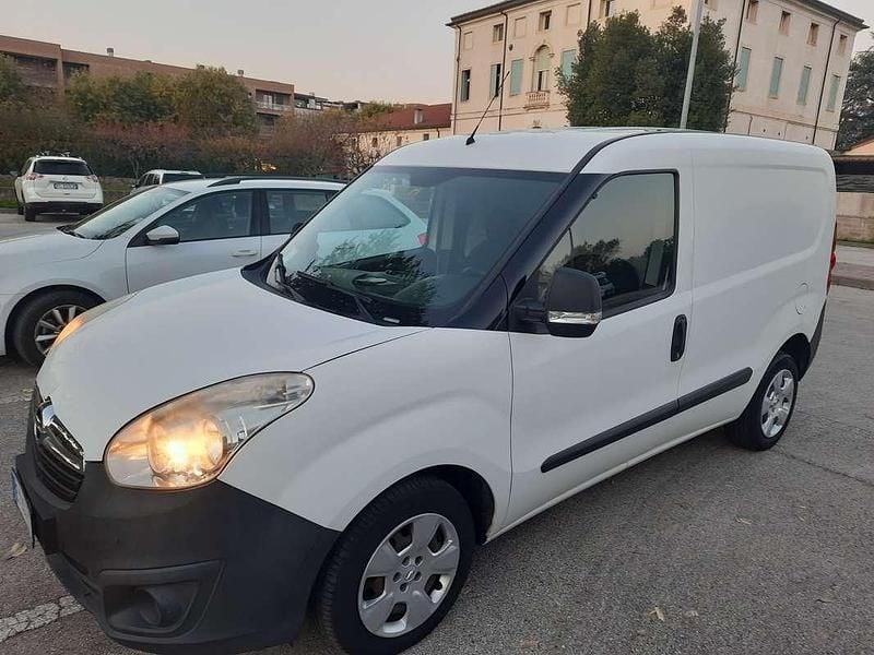 Usata Opel Combo 90 CV (66 kW) 2014 Bianco Furgone