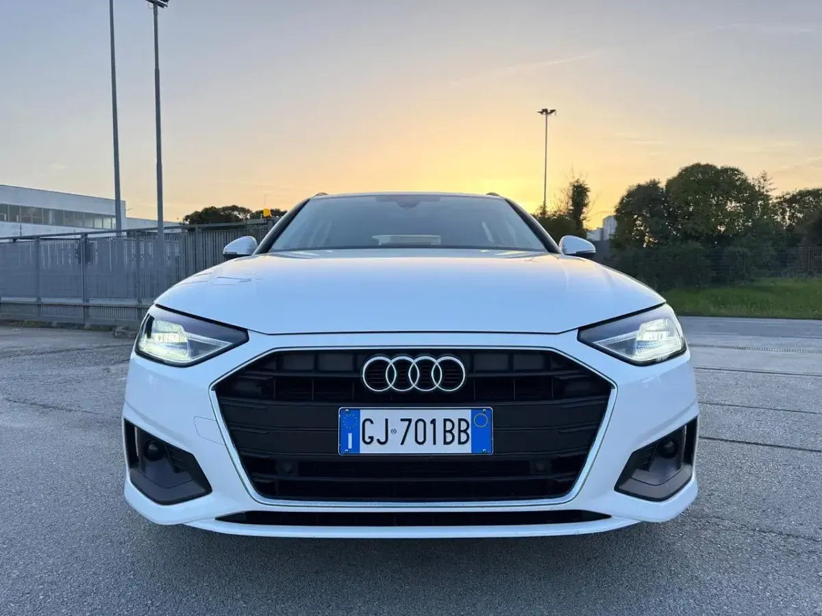 Gebraucht Audi A4 Ambiente 136 PS (100 kW) 2022 Weiß Kombi