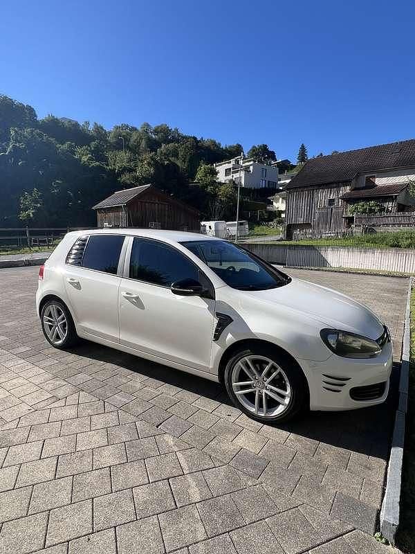 Usata VW Golf VII Highline 105 CV (77 kW) 2012 Berlina