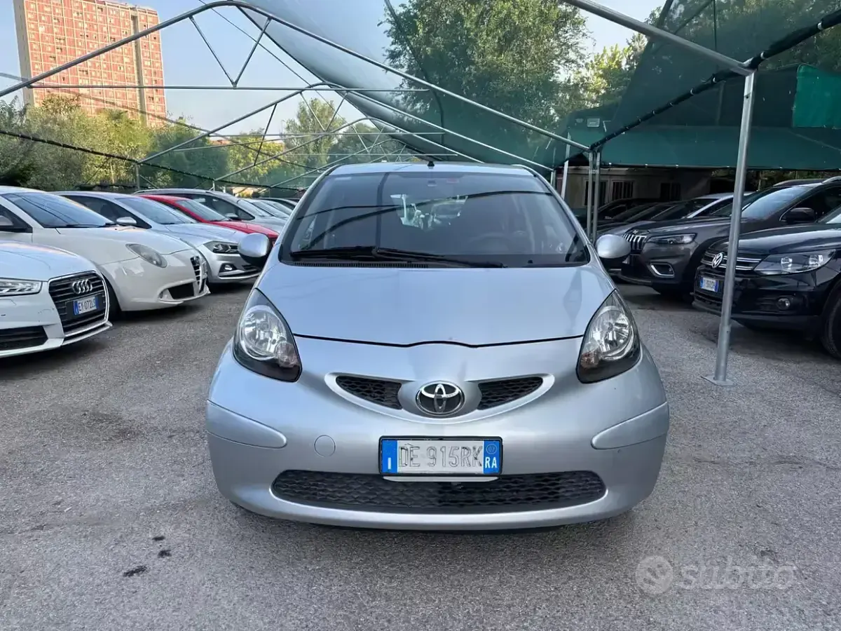 Usata Toyota Aygo Sol 54 CV (39 kW) 2007 Grigio Utilitaria