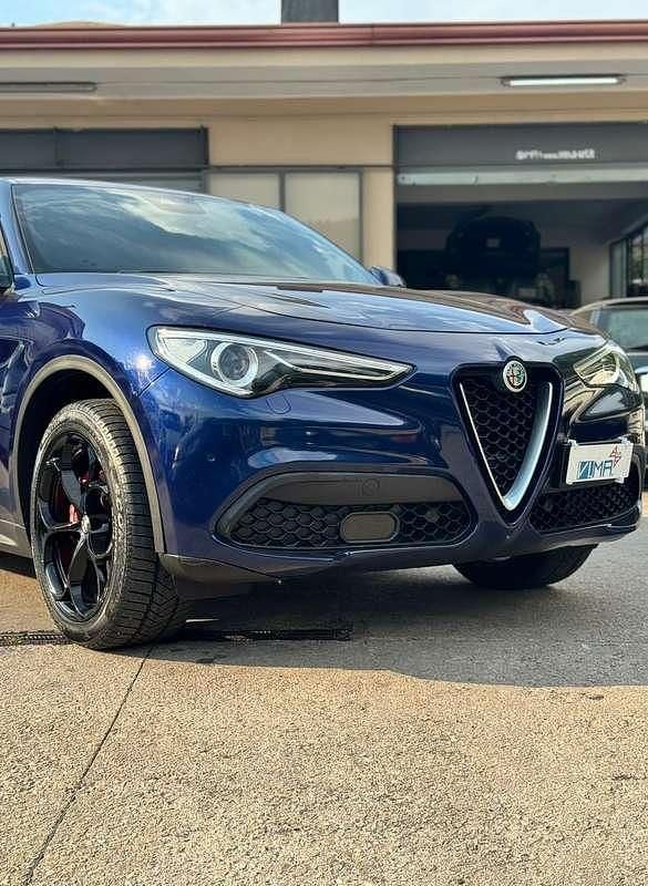 Usata Alfa Romeo Stelvio Lusso 209 CV (153 kW) 2019 Blu/azzurro SUV