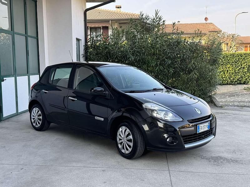 Usata Renault Clio II 75 CV (55 kW) 2010 Nero Berlina