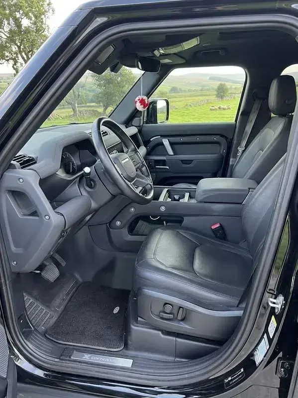 Usata Land Rover Defender SE Dynamic 249 CV (183 kW) 2023 Nero SUV