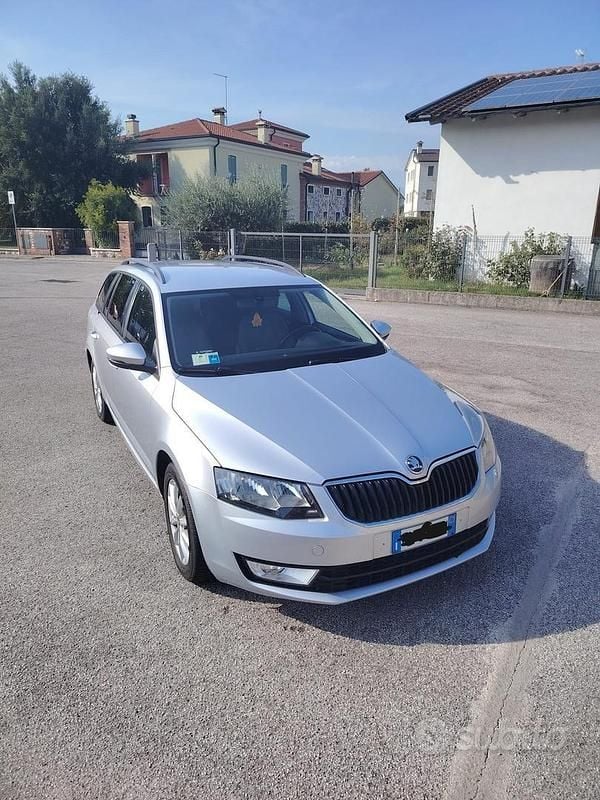 Usata Skoda Octavia Ambition 105 CV (77 kW) 2014 Grigio Berlina