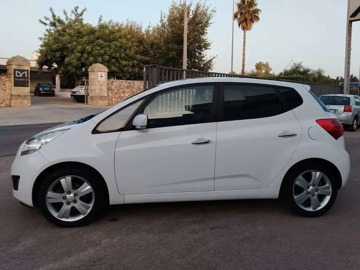 Usata Kia Venga 125 CV (91 kW) 2010 Bianco Utilitaria