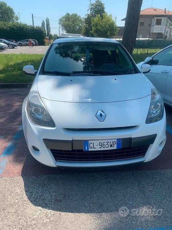 Bianco Usata 2009 Renault Clio II Due volumi | 4500 € (Cara) - Immagine 1/4