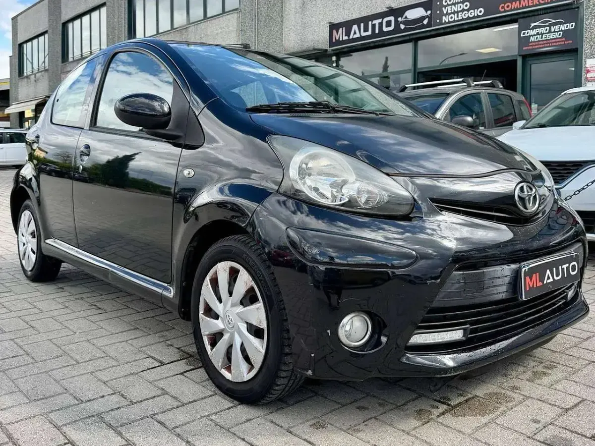 Usata Toyota Aygo Connect Style 68 CV (50 kW) 2013 Nero Utilitaria