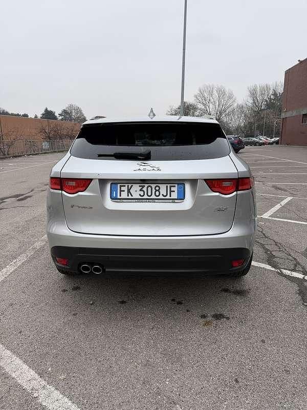 Usata Jaguar F-Pace R-Sport 180 CV (132 kW) 2017 Argento SUV