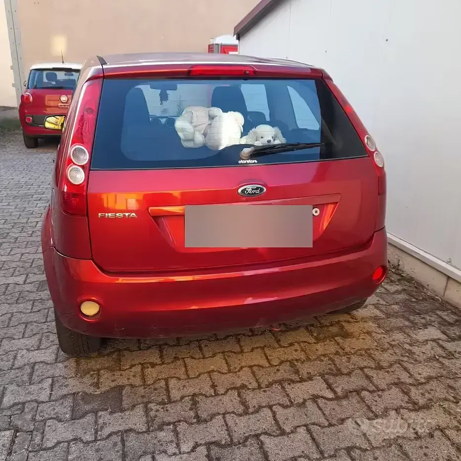 Usata Ford Fiesta 75 CV (55 kW) 2008 Rosso Utilitaria