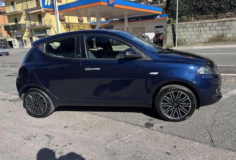 Usata Lancia Ypsilon Silver 69 CV (50 kW) 2021 Utilitaria