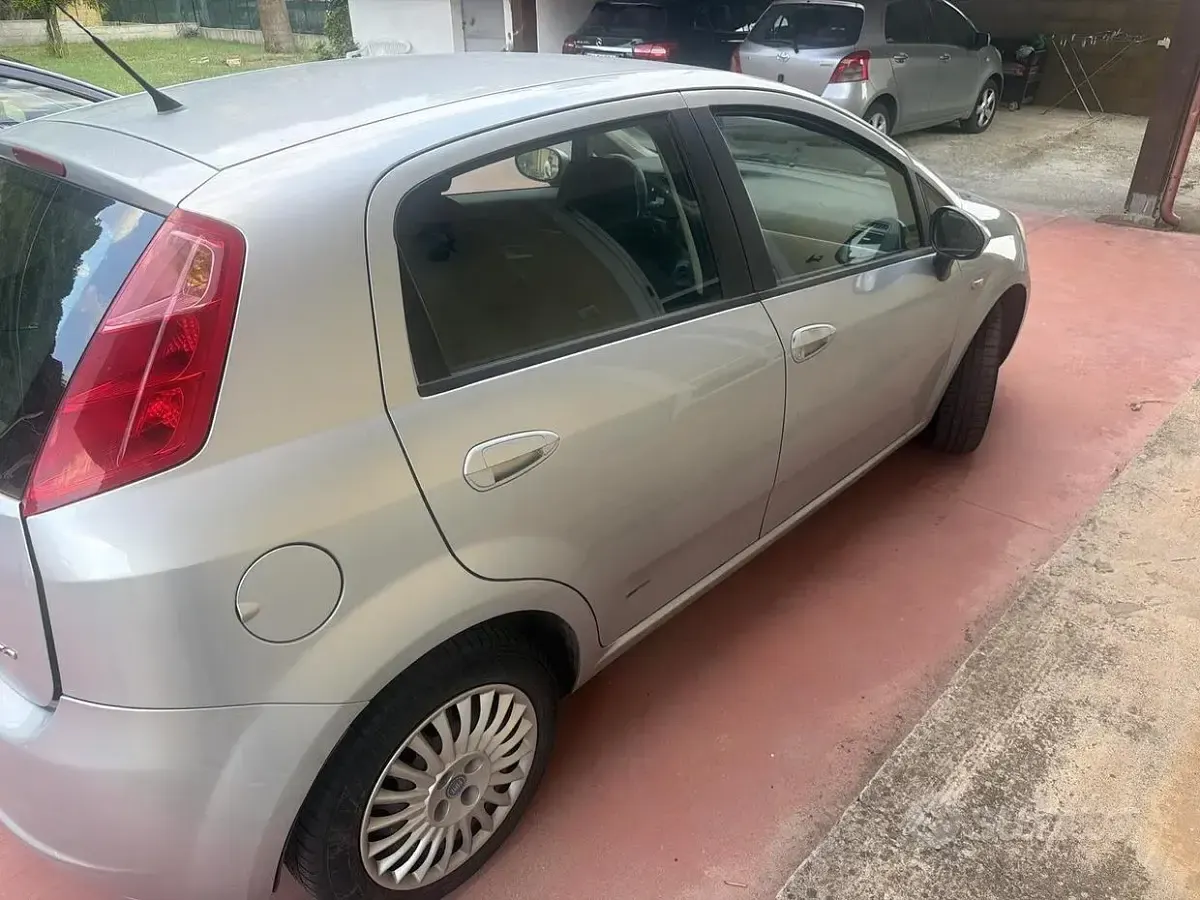 Usata Fiat Grande Punto 75 CV (55 kW) 2007 Grigio Utilitaria