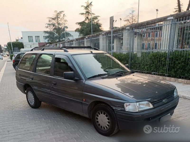 Usata Ford Escort 73 CV (53 kW) 1992 Grigio Station wagon