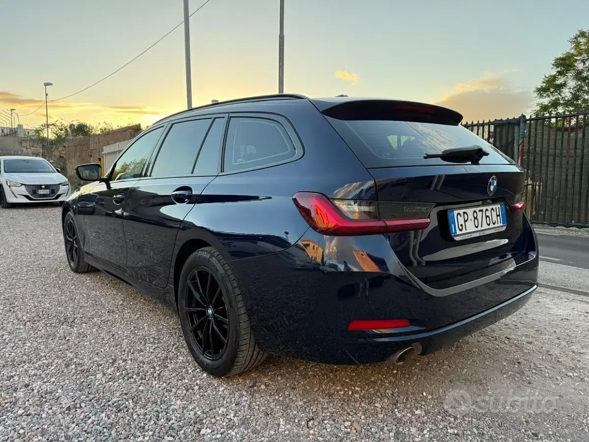 Usata BMW 318 Comfort Edition 156 CV (114 kW) 2023 Blu Station wagon