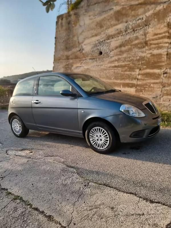 Usata Lancia Ypsilon 75 CV (55 kW) 2008 Grigio Utilitaria
