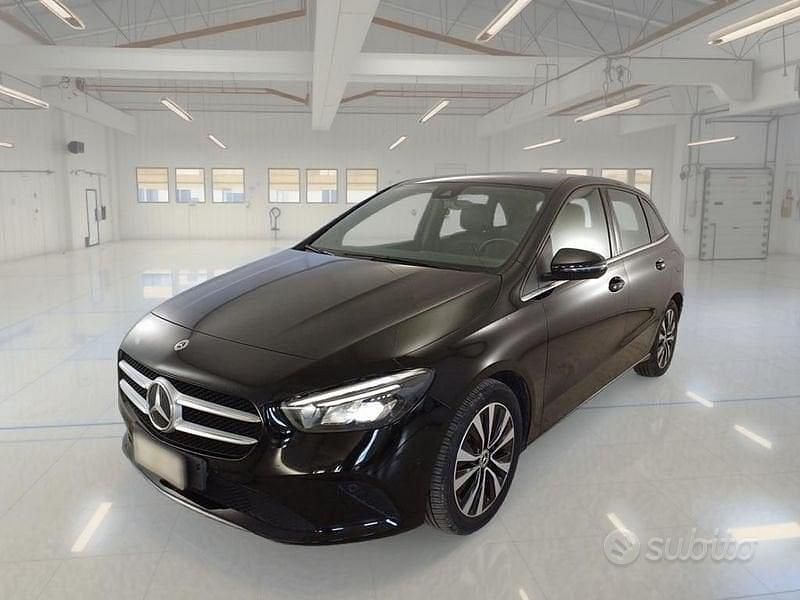 Usata Mercedes B180 Business 2021 Nero Monovolume