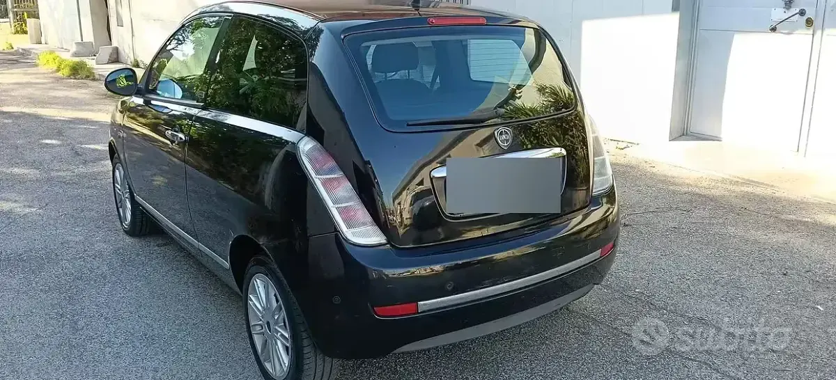 Usata Lancia Ypsilon 69 CV (50 kW) 2012 Nero Utilitaria