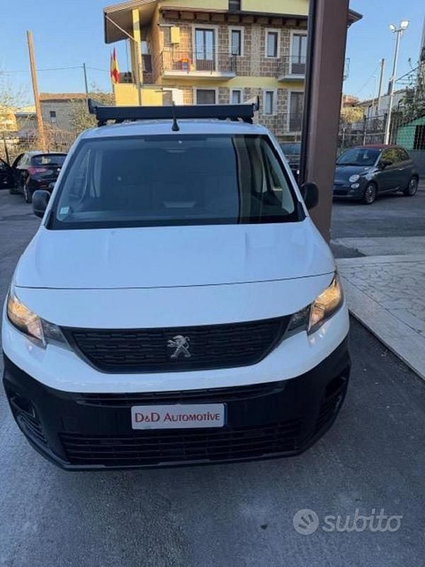 Usata Peugeot Partner Premium 100 CV (73 kW) 2021 Bianco metallizzato Monovolume