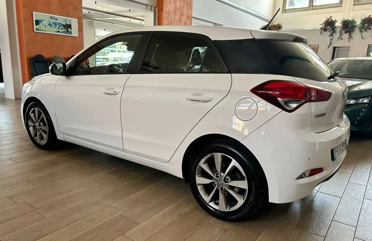 Usata Hyundai i20 GO! 75 CV (55 kW) 2016 Bianco Utilitaria