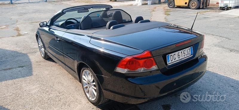 Usata Volvo C70 Momentum 140 CV (102 kW) 2007 Cabrio