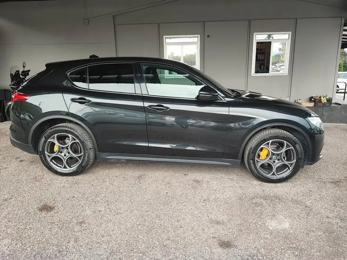Usata Alfa Romeo Stelvio Super 210 CV (154 kW) 2017 Nero SUV