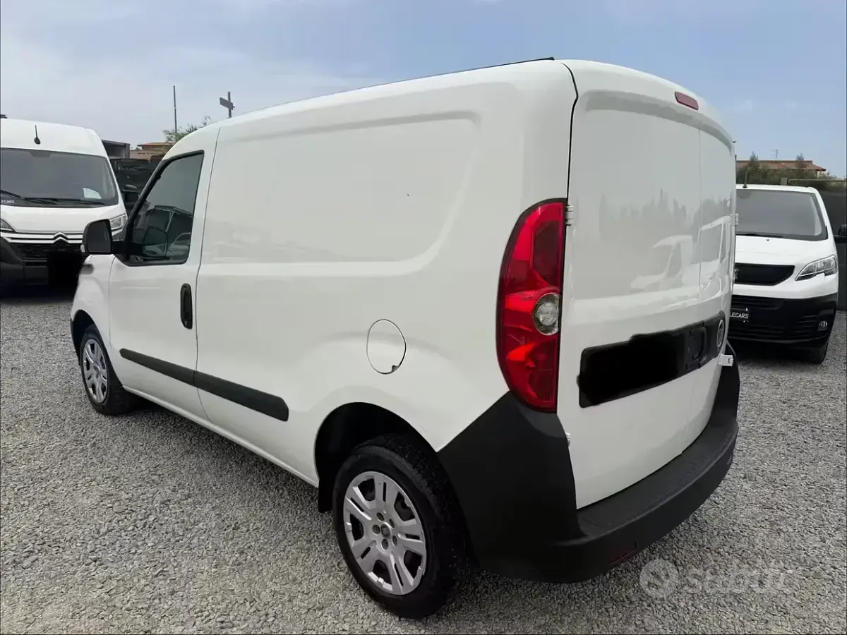 Usata Fiat Doblò 95 CV (69 kW) 2021 Bianco Monovolume
