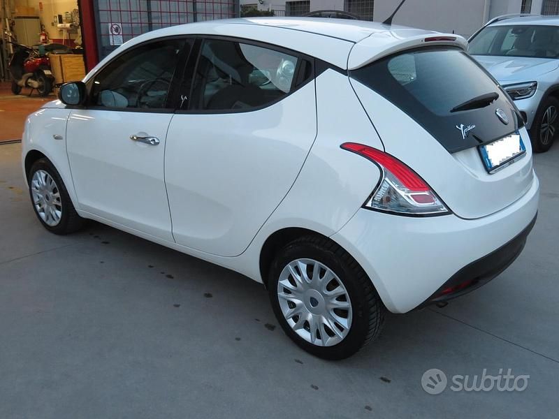 Usata Lancia Ypsilon Gold 69 CV (50 kW) 2012 Bianco Utilitaria