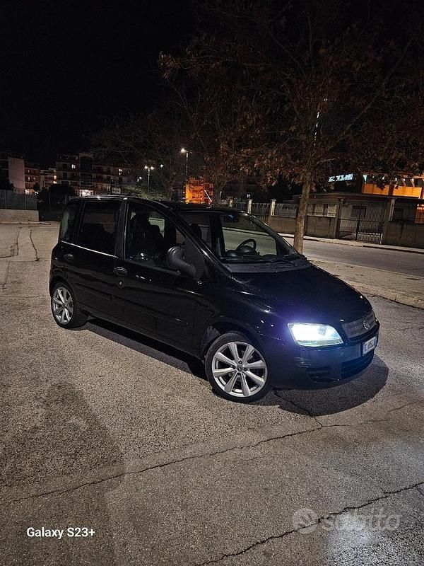 Nero Usata 2008 Fiat Multipla Monovolume | 2500 € (Buon prezzo) - Immagine 1/4