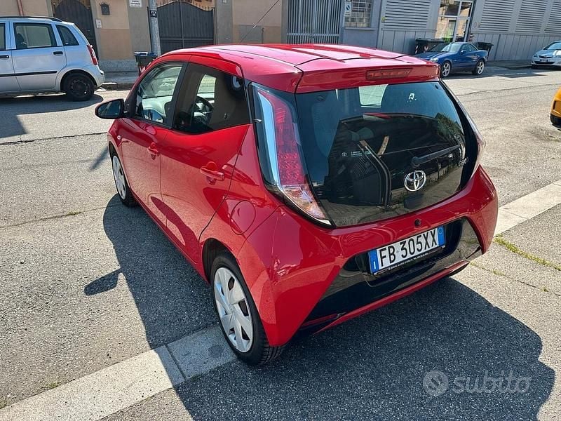 Usata Toyota Aygo X-clusiv 69 CV (50 kW) 2015 Rosso Utilitaria