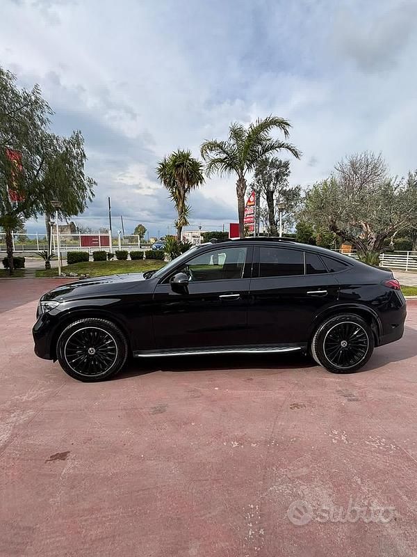 Käytetty Mercedes GLC300 245 HP (180 kW) 2024 Musta Coupe - kaksiovinen
