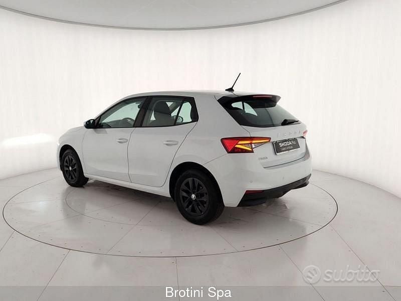 Usata Skoda Fabia 80 CV (58 kW) 2024 Bianco metallizzato Berlina