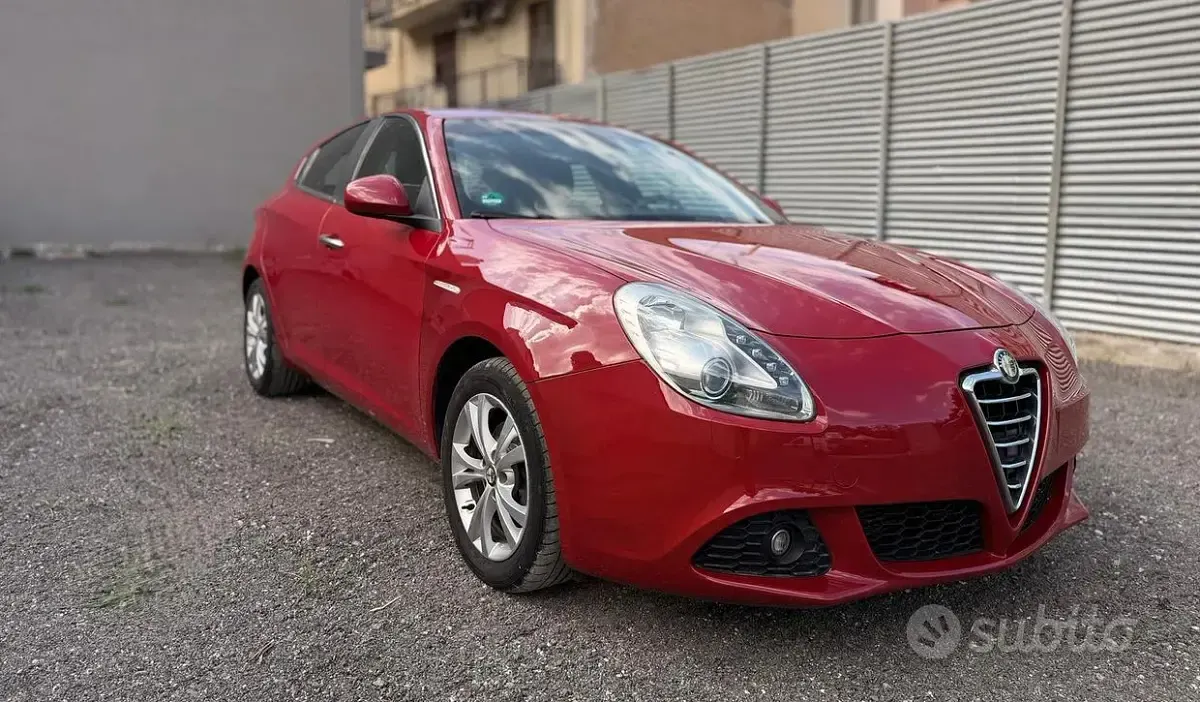 Gebraucht Alfa Romeo Giulietta 120 PS (88 kW) 2012 Rot Kleinwagen
