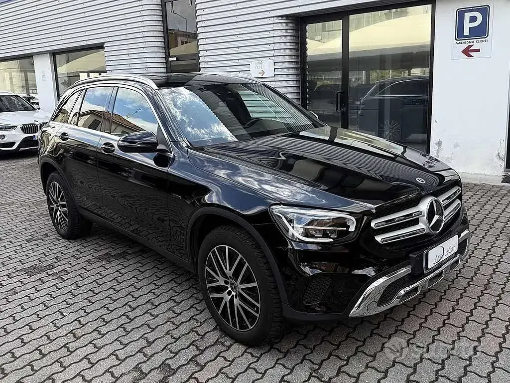 Usata Mercedes GLC300 194 CV (142 kW) 2021 Nero / metallizzato SUV