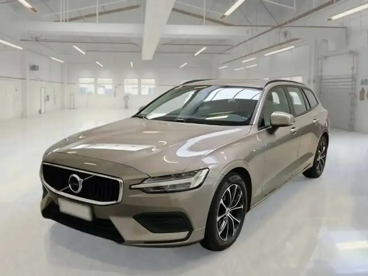 Usata Volvo V60 Business Edition 150 CV (110 kW) 2019 Beige Station wagon