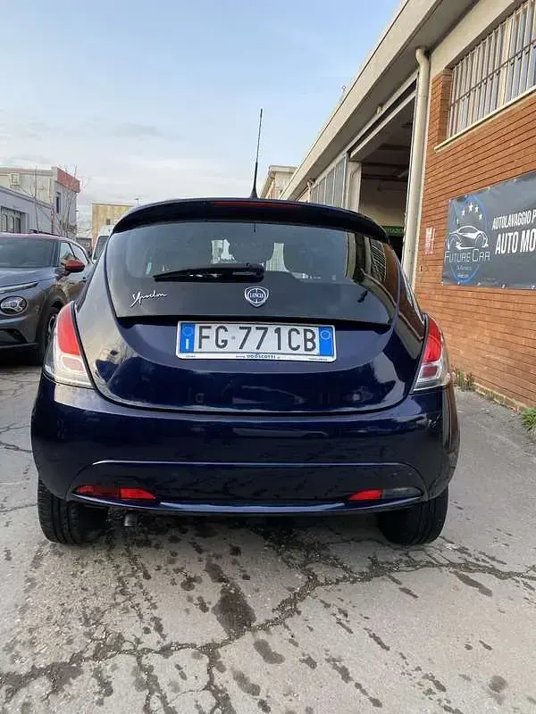 Usado Lancia Ypsilon 69 HP (50 kW) 2016 Citadino