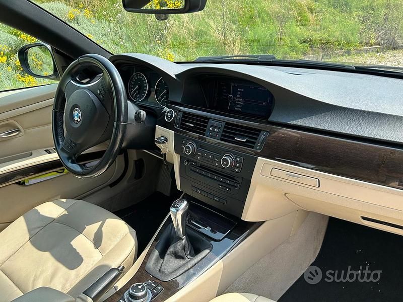 Usata BMW 320 Cabriolet 135 CV (99 kW) 2011 Marrone Cabrio