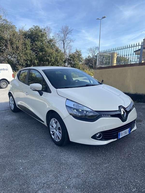 Usata 2015 Renault Clio IV Tre volumi | 4000 € (Super prezzo) - Immagine 1/4